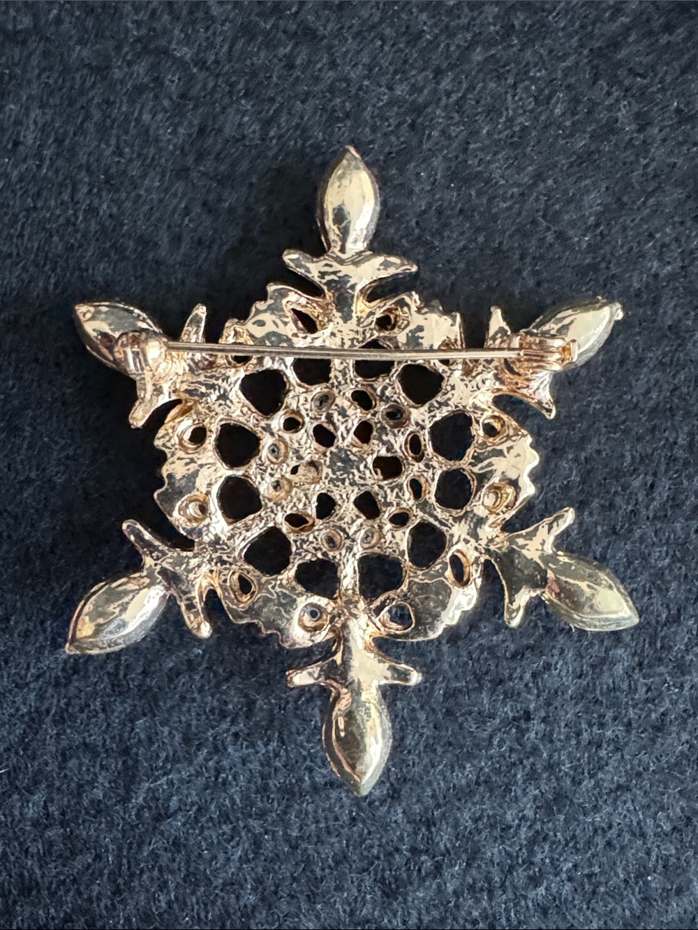VTG Gold Tone Auora Borealis Rhinestone Snowflake Brooch Pin Mid Century Holiday - Picture 3 of 5